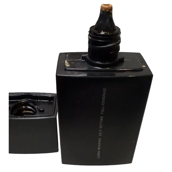 LAWLESS Conseal the Deal Foundation - Sandalwood - Picture 2 of 4